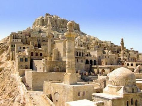 Medieval desert city, middle eastern. | Minecraft Desert Build ... Minecraft Castle Walls, Walls Of Jericho, Minecraft Castle, Tower Of Babel, Castle Wall, World Religions, Ancient Ruins, Holy Land, Ancient Cities