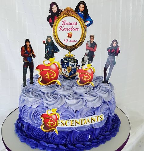 Decendants Birthday Cakes, Decendants Cake Ideas, Descendants Party Ideas Cake, Descendants Cake Ideas, Descendants Birthday Cake, Descendants Cake, Descendants Party Ideas Birthdays, Ruby Cake, Disney Descendants Party