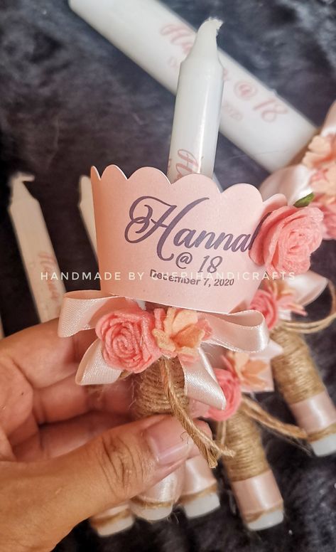 Debut Candles Design, Candles For Debut, Debut Souvenir Ideas Diy, Giveaways Ideas Debut, Debut Souvenir Ideas, 18th Debut Theme, Debut Candles, 18th Debut Ideas, Debut Decorations