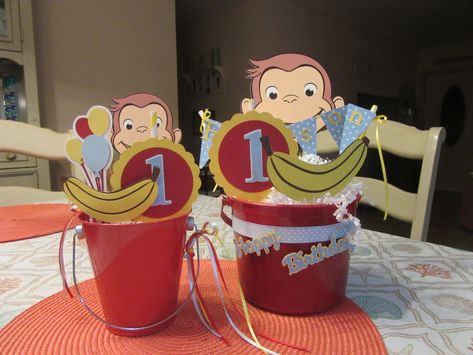 Curious George Table Centerpiece, Curious George Centerpiece Ideas, 1st Birthday Centerpieces, Curious George Party, Curious George Birthday, Curious George, Birthday Centerpieces, Color Rosa, 2nd Birthday Parties