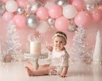 Winter Onederland Party Girl 1st Birthdays, Winter Onederland Party Girl, Winter Onederland Cake, First Birthday Winter, Winter Onederland Birthday Party, 1st Birthday Girl Decorations, Winter Onederland Party, Onederland Birthday Party, Winter Wonderland Birthday