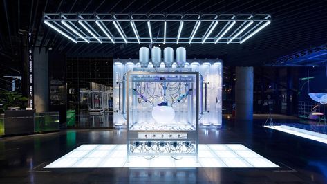 Constantly renewing, Nike’s Shanghai retail lab is a literal house of innovation - News - Frameweb Retail Concepts, Interactive Installation, Architecture Magazines, Retail Experience, Immersive Experience, Retro Futurism, Pop Up Store, Exhibition Design, 인테리어 디자인