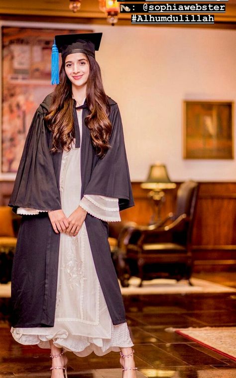 Convocation Dress Graduation, Graduation Dress Designs, Convocation Dress, Convocation Outfit, Dress Design Pakistani, Mawra Hocane, Academia Aesthetic Outfit, Sarah Khan, Grad Outfits