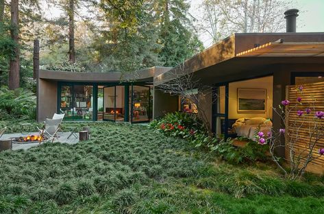 A 1950s Home Remodel in a Midcentury Neighbourhood - Mid Century Home 1950s Home Remodel, Brown House Exterior, Canyon House, Relax House, 1950s Home, Modern Floor Plans, 1950s House, Midcentury Home, Modern Architects