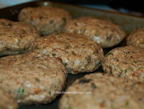 Meatless Meat, Meatless Burgers, Veggie Patties, Vegan Meat, Mushroom Burger, Vegetarian Burger, Diy Treats, Vegan Burger, Veggie Burgers