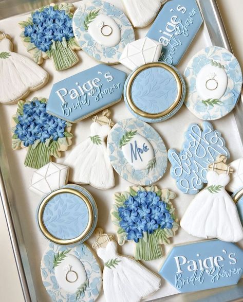 Bridal Shower Locations, Blue Bridal Shower Decorations, Bridesmaids Brunch, Moodboard Blue, Wedding Cookies Decorated, Wedding Shower Cookies, Bridal Cookies, Bridal Shower Inspo, Something Blue Bridal