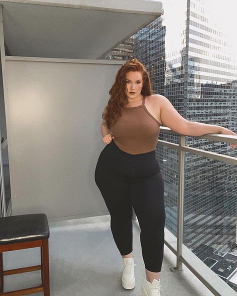 Shelby Fetterman (@shhhelbss) • Instagram-Fotos und -Videos Lipedema Legs, Plus Size Body Suit, Plus Size Athletic Wear, Cute Bodysuits, Brown Bodysuit, Fashion Nova Curve, Nyc Model, Soft Cute, Plus Size Models