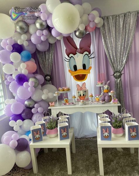 Daisy Duck Birthday Party Ideas, Daisy Duck Party, Minnie Mouse Birthday Decorations, Twin Birthday Parties, Baby Daisy, Baby Shower Duck, Daisy Party, Minnie Birthday Party