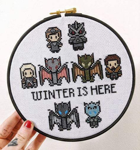 Game Of Thrones Pixel Art, Bookish Embroidery, Cross Stitch Games, Tiny Embroidery, Game Of Thrones Winter, Kawaii Cross Stitch, Cross Stitch Hoop, Xstitch Patterns, Cross Stitch Love