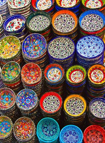 Turkish Ceramics I love the brilliant colors of these bowls. Why o why didnt I buy the whole store when I saw them??!! Turkish Ceramics, Beautiful Prints, Bohol, Paper Clay, Kitchen Stuff, Brilliant Colors, Ceramic Pottery, Daily Fashion, Color Inspiration