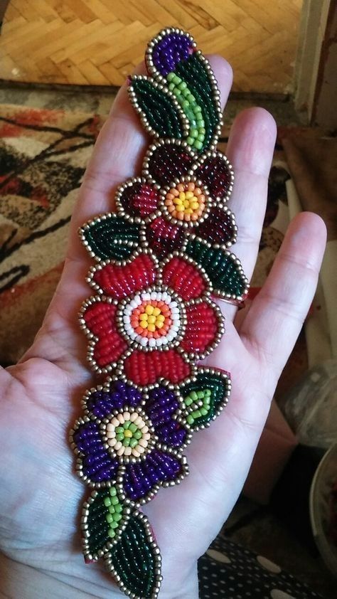 Bead Flowers, Beaded Flowers Patterns, Beadwork Embroidery, Motifs Perler, Bead Sewing, Beaded Jewlery, Bead Embroidery Patterns, Pola Kristik, Pola Sulam