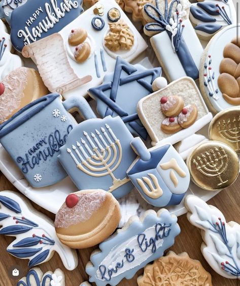 Hanukkah Party Food, Hannukah Cookies, Hannukah Decorations, Happy Hannukah, Jewish Holiday Recipes, Hanukkah Food, Chanukah Party, Chanukah Decor, Thanksgiving Leftovers