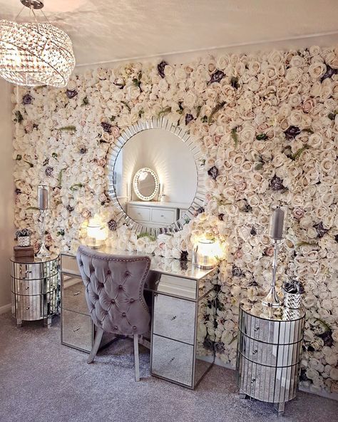 Flower Wall Dressing Room, Bridal Makeup Room Interior, Flower Wall Beauty Room, Mirror With Flowers Around It Bedroom, Flower Wall Nirror, Teen Bedroom Flower Wall, Bridal Suite Room, Comfortable Bedroom Decor, Diy Flower Wall