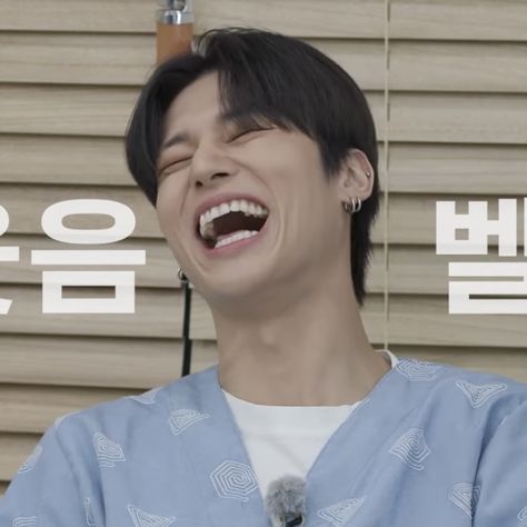 Wooyoung Laughing, Wooyoung Laugh, Wooyoung Ateez, Woo Young, Favorite Person, Songs, Wall, Quick Saves