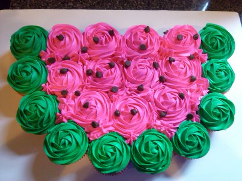 Watermelon cupcake cake Watermelon Themed Food, Watermelon Pull Apart Cupcakes, Watermelon Birthday Cake Ideas, Watermelon Cupcake Cake, Summer Pull Apart Cupcake Cake, One In A Melon First Birthday Cupcakes, Fresh Watermelon Cake, Watermelon Smash Cake, Watermelon Cake Ideas