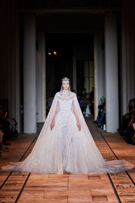 Zuhair Murad Spring 2020 Couture Fashion Show Collection: See the complete Zuhair Murad Spring 2020 Couture collection. Look 49 Wedding Dresses Zuhair Murad, Zuhair Murad Bridal, Zuhair Murad Dresses, Zuhair Murad Haute Couture, White Gown, Silk Tulle, Spring Couture, Couture Mode, Zuhair Murad