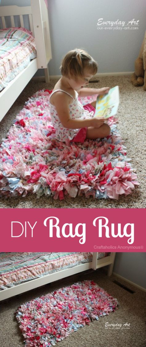 Cool Crafts  You Can Make With Fabric Scraps - DIY Rag Rug - Creative DIY Sewing Projects and Things to Do With Leftover Fabric and Even Old Clothes That Are Too Small - Ideas, Tutorials and Patterns http://diyjoy.com/diy-crafts-leftover-fabric-scraps Handmade Rag Rug, Rag Rug Tutorial, Diy Nursery Decor, Rug Tutorial, Trendy Sewing, Diy Nursery, Costura Diy, Everyday Art, Beginner Sewing Projects Easy