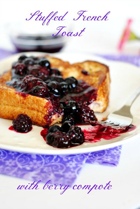 Stuffed French Toast with Berry Compote  Tostada francesa con compota de arándanos. Pumpkin Pie Breakfast, Blueberry Honey, Eggs Recipes, Healthy Pumpkin Pies, Stuffed French Toast, Blueberry Syrup, Blueberry Compote, Berry Compote, Break Fast