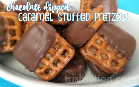 Recipe for Chocolate Dipped Caramel Stuffed Pretzels by TrishSutton.com Stuffed Pretzels, Chocolate Dip Recipe, Carmel Chocolate, Pretzel Sandwich, Ghost Treats, Chocolate Caramel Pretzels, Pretzel Snacks, Chocolate Dipped Pretzels, Caramel Dip