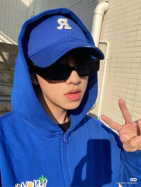 Cool Outfits For Men, Cute Little Drawings, Blue Hoodie, Blue Outfit, Boy Blue, Pose Reference Photo, Asian Style, Boyfriend Pictures, Ulzzang