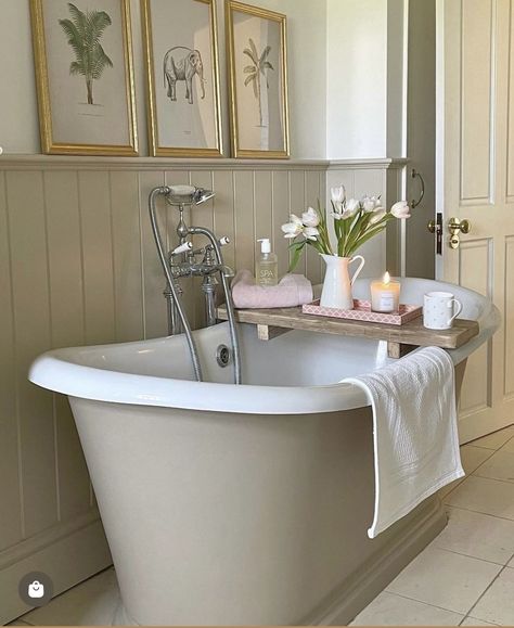 Cottage Style Bathrooms, Cottage Bathroom Ideas, Tongue And Groove Panelling, Pretty Bathrooms, Cottage Bathroom, Country Bathroom, Wall Panelling, Bathroom Inspiration Decor, Upstairs Bathrooms