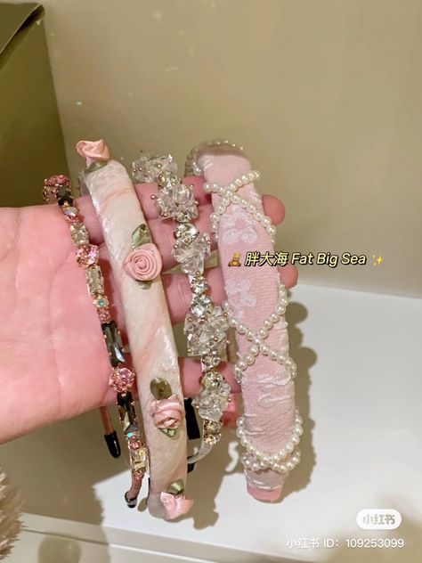 Hair Bands Aesthetic, Pink Hair Accessories Aesthetic, Cute Accessories Aesthetic, Aesthetic Hair Accessories, Hair Tie Accessories, Hair Accessories Collection, Hair Accessories Clips, Pink Girly Things, Girly Accessories