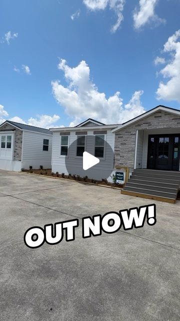 Chance’s Home World on Instagram: "👀This manufactured home is ROCKING THE INDUSTRY! This prefab house is the “Nexus” by Bravo Home Builders! WATCH THE FULL TOUR ON THE CHANNEL FOR ALL THE INFO AND PRICING, link in bio!   #prefabhouse #housetour #newhome #realestate #house #manufacturedhomes #mobilehome #prefabhomes #" 5 Bedroom Mobile Home Floor Plans, Pre Fab Homes, Farmhouse Manufactured Home, Manufactured Home Exterior, Prefab Home Kits, Best Modular Homes, Used Mobile Homes, Wide House, Modern Mobile Homes