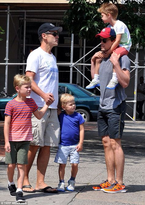 Matt Bomer, his partner and their 3 sons. Matt Boomer, Simon Halls, Matt Bomer White Collar, Neil Patrick, Gay Dads, Male Actors, Three Boys, Ricky Martin, Twin Boys