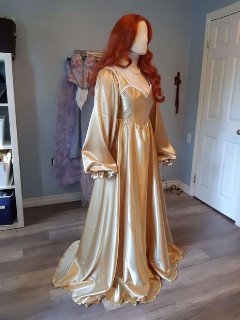 Royal Night Gown, Gold Satin Gown, Fantasy Dress Art, Eras Outfit, Celtic Dress, Animal Cosplay, Fairytale Gown, Regency Era Fashion, Gold Outfit