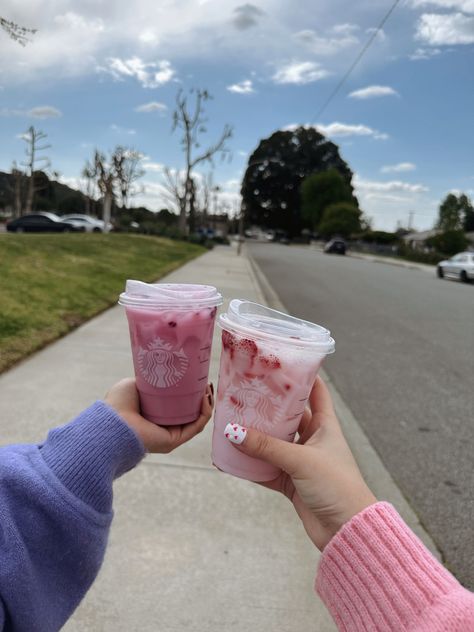 #aesthetic #starbucks #drinks #refreshing #summer #spring #pink #purple #valentinesday #galentinesday #besties #bff Pink Bff Aesthetic, Starbucks Asthetic Picture, Bestie Drinks, Aesthetic Starbucks Drinks, Sleepover Pics, Pink Besties, Drinks Refreshing, Pink Drink Starbucks, Starbucks Girl