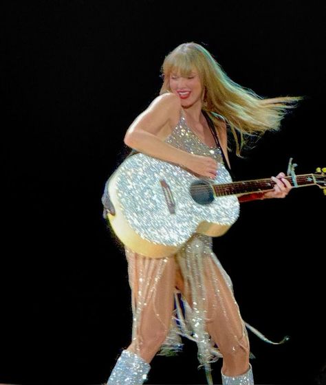 Bookmarks / X Taylor Swift Fearless, Taylor Swift Cute, Taylor Swift Videos, Long Live Taylor Swift, Taylor Swift Wallpaper, Live Taylor, Taylor Swift Pictures, Taylor Alison Swift, Eras Tour