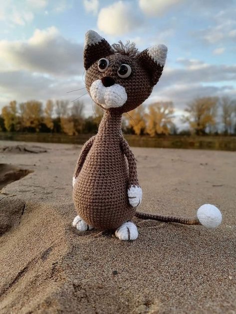 My crochet cat 🤎🐈I love his face... 🤗 Crochet Cat Face Pattern, Crochet Cat Face, Crochet Pattern Cat, Crochet Tiny, Tiny Puppy, Cat Amigurumi, Face Pattern, Pattern Cat, Tiny Puppies