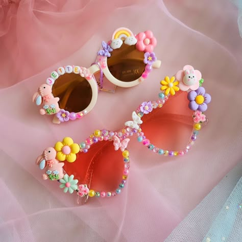 Who doesn't love some Mama and Mini Sunnies 🐇 Easter Edition 🐥 #mamaandmini #smallbusiness #personalised #sunglasses Sunglasses Preppy, Diy Eid Gifts, Kids Bead Bracelet, Jelly Hearts, Jewelry Closet, Mama And Mini, Diy Crafts For Girls, Rave Accessories, Bead Charms Diy