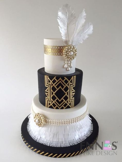 Beautiful Great Gatsby inspired cake. This would be perfect for a 1920s themed birthday party! Pastel Art Deco, Great Gatsby Cake, Gatsby Cake, Art Deco Wedding Cake, Black And White Cake, Gatsby Birthday Party, Art Deco Cake, Great Gatsby Theme, Gatsby Theme