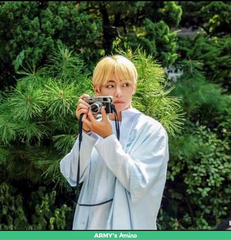 Bts Season Greeting, V Smile, Nature Photoshoot, V Bts Wallpaper, Kim Taehyung Wallpaper, Album Bts, V Taehyung, Nature Aesthetic, Green Aesthetic