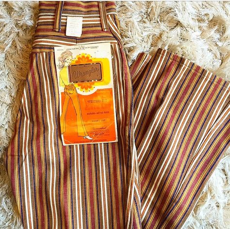 The dreamiest bell bottoms we ever did see!! Authentic vintage, 1970's, Wrangler brand Gorgeous orange, brown, and gold stripe tones Flared leg With groovy original page from the 70's Super RARE and rad vintage find! Good pre-loved vintage condition 100 % cotton Original Tag reads: Authentic 70s Outfits, Striped Bell Bottoms, 1970s Glam, 70’s Aesthetic, 70s Inspired Fashion, 70s Outfits, 70’s Fashion, Hippie Costume, Quirky Fashion