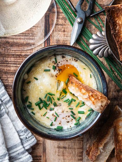 Shirred Eggs (French Way) Egg Cocotte, Shirred Eggs, Egg Brunch Recipes, Comte Cheese, Eggs Recipes, Brunch Recipe, Vegetarian Dinners, Baked Eggs, Vegetarian Dinner