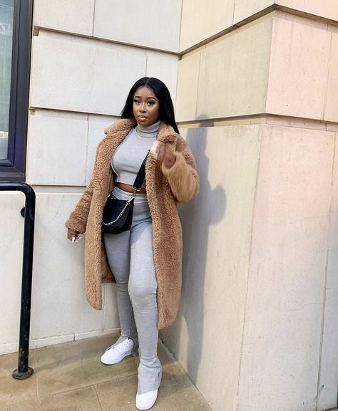 Teddy Coat Outfit Black Women, Teddy Coat Outfit Black, Long Cardigan Outfit Fall, Teddy Jacket Outfit, Chunky Sweater Outfit, Teddy Coat Outfit, Long Cardigan Outfit, Comfy Outfits Winter, Cosy Outfit