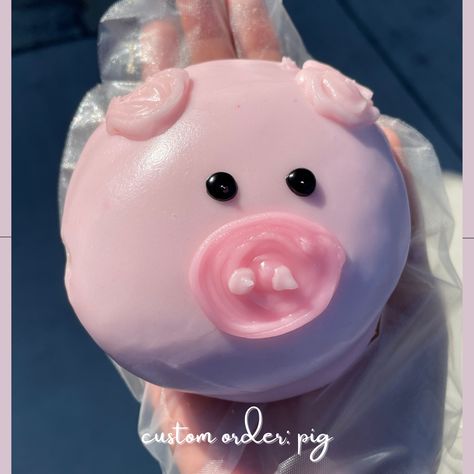 Donut Sculpture, Pig Donut, Vegan Donuts, Bakery Ideas, Cute Donuts, Donut Shop, Food Goals, Piggy Bank, Farm Animals