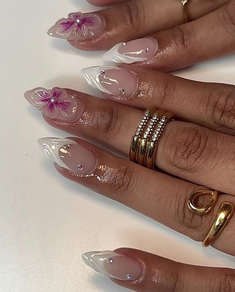 Nail Art Designs 3d Flowers, Short Almond Acrylic Nails Flower, Summer Nails Flower French Tip, Almond Flower Nails Designs, Nail Inspo 3d Art, 3d Nail Gel Art, 3d Hawaiian Flowers Nails, French Tip With Flower On Ring Finger, How To Make 3d Flowers On Nails