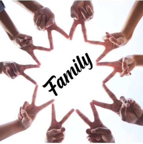 Profile Picture For Family Group, Profile Group Whatsapp, Family Group Profile Picture, Family Group Dp For Whatsapp, Family Group Dp, Group Family Photos, Aesthetic Ig Highlights Cover Black, Family Vision Board, Happy Family Photos