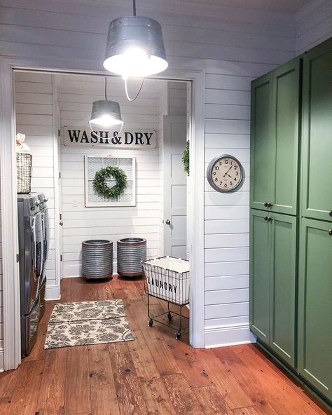 The cutest entryway! 🧡 What do you LOVE about this decor? 👀 TAG a friend who will love this! 👇 (@simplysoutherncottage)⠀⠀⠀⠀⠀⠀⠀⠀⠀⠀⠀⠀⠀⠀… Green Cupboards, Laundry Room/mudroom, Metal Buckets, Laundry Room/mud Room, Pantry Laundry Room, Dream Laundry Room, Mudroom Laundry Room, Laundry Room Renovation, Celery Green