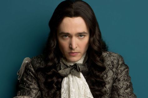 Bellísimo Versailles Bbc, Alexander Vlahos, Versailles Tv Series, George Blagden, 17th Century Fashion, Louis Xiv, Period Dramas, Film Serie, Theme Song