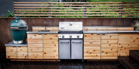 7 Outdoor Kitchen Ideas to Create the Perfect Backyard Setup Distressed Kitchen Cabinets, Contemporary Deck, Distressed Kitchen, Outdoor Bbq Area, Diy Grill, Outdoor Kitchen Countertops, Backyard Grilling, Kitchen Seating, Outdoor Grills