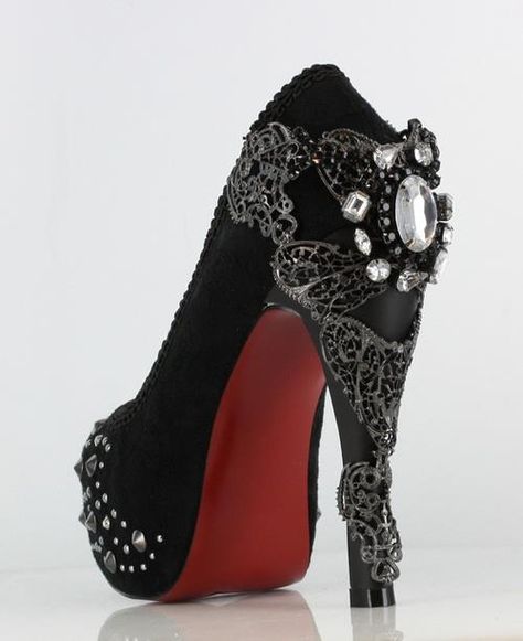 Drop dead gorgeous! Absolutely gothic and Victorian. There's no outfit this baby wouldn't match! #platform #black #high-heels #diamond #spikes #studs #victorian #emblem #beautiful #perfect Hades Footwear, Steampunk Mode, Mode Steampunk, Mode Shoes, Gothic Shoes, Women Platform Shoes, Shoes Wedding, New Rock, Gothic Outfits