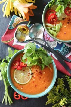 Thai Gazpacho, Carrot Gazpacho, Chilled Soups, Cucumber Gazpacho, Cold Soup Recipes, Cold Soups, Gazpacho Soup, Water Detox, Gazpacho Recipe