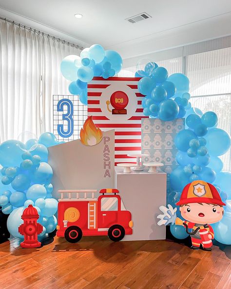 Fireman Party, Firetruck Birthday Party, Pool Party Kids, Fire Truck Party, Fireman Birthday, Ninjago Birthday, Mickey Mouse 1st Birthday, Firefighter Birthday, Bubble Guppies Birthday