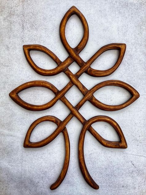 Celtic Carving, Viking Knotwork, Celtic Crafts, Wood Trees, Form Drawing, Art Nouveau Earring, Irish Culture, Celtic Patterns, Gourds Crafts