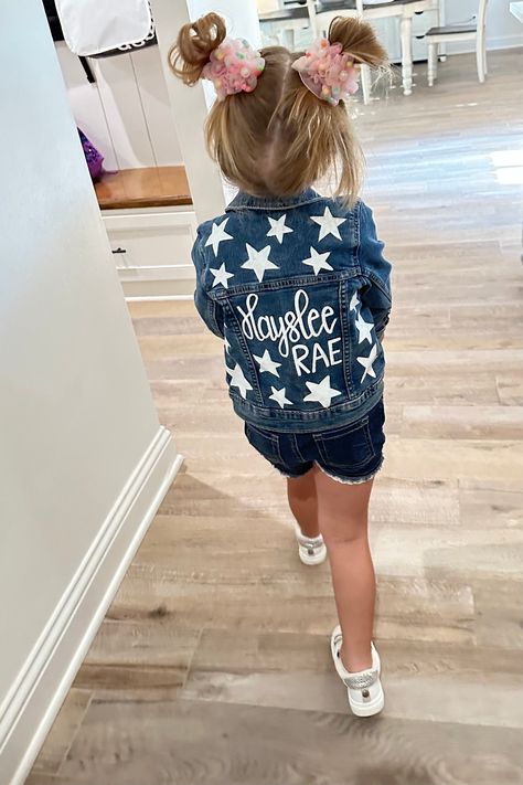 A hand painted denim jacket is perfect for ANY occasion - birthday parties, vacations, or just everyday life! THIS LISTING IS FOR THE PICTURED DESIGN - I have a fully custom listing in my shop if you would like something else.  This design includes 2 lines of text and stars surrounding it. The color can be customized.  IMPORTANT INFO - MESSAGE ME AFTER PURCHASE  After purchasing this listing - send me a message to get the address to send your denim jacket OR send me the sizing information if you Hand Painted Apparel, Cricut Jean Jacket, Custom Painted Jean Jacket, Jean Jacket Design Ideas, Paint On Denim Jacket, Painted Blue Jean Jacket, Teacher Jean Jacket, Custom Denim Jacket Paint, Custom Jean Jacket Ideas