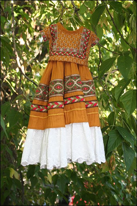 Folklorico Dresses, Kente Designs, Garba Outfit, Deconstruction Fashion, Frida Kahlo Style, Navratri Collection, Navratri Dress, Mexican Outfit, Sewing Art